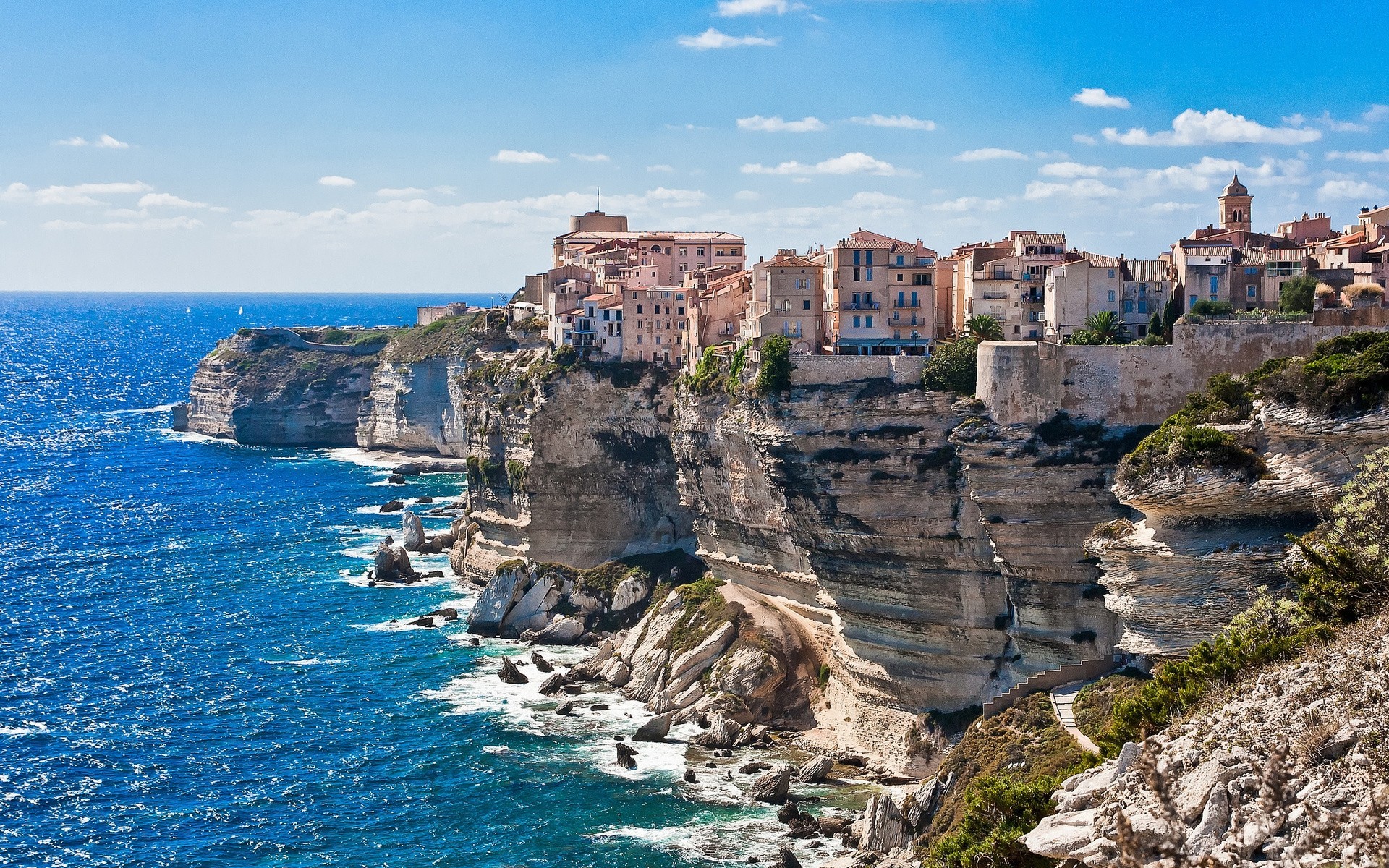 cielo mar rocas casas