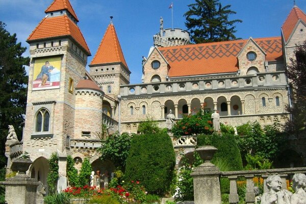 Jasny Zamek w mieście na Węgrzech