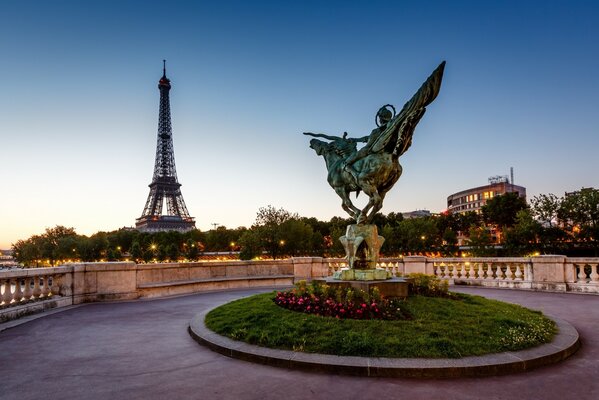 Morgendämmerung in Paris