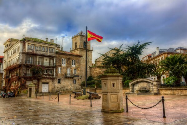 Plaza antigua en España