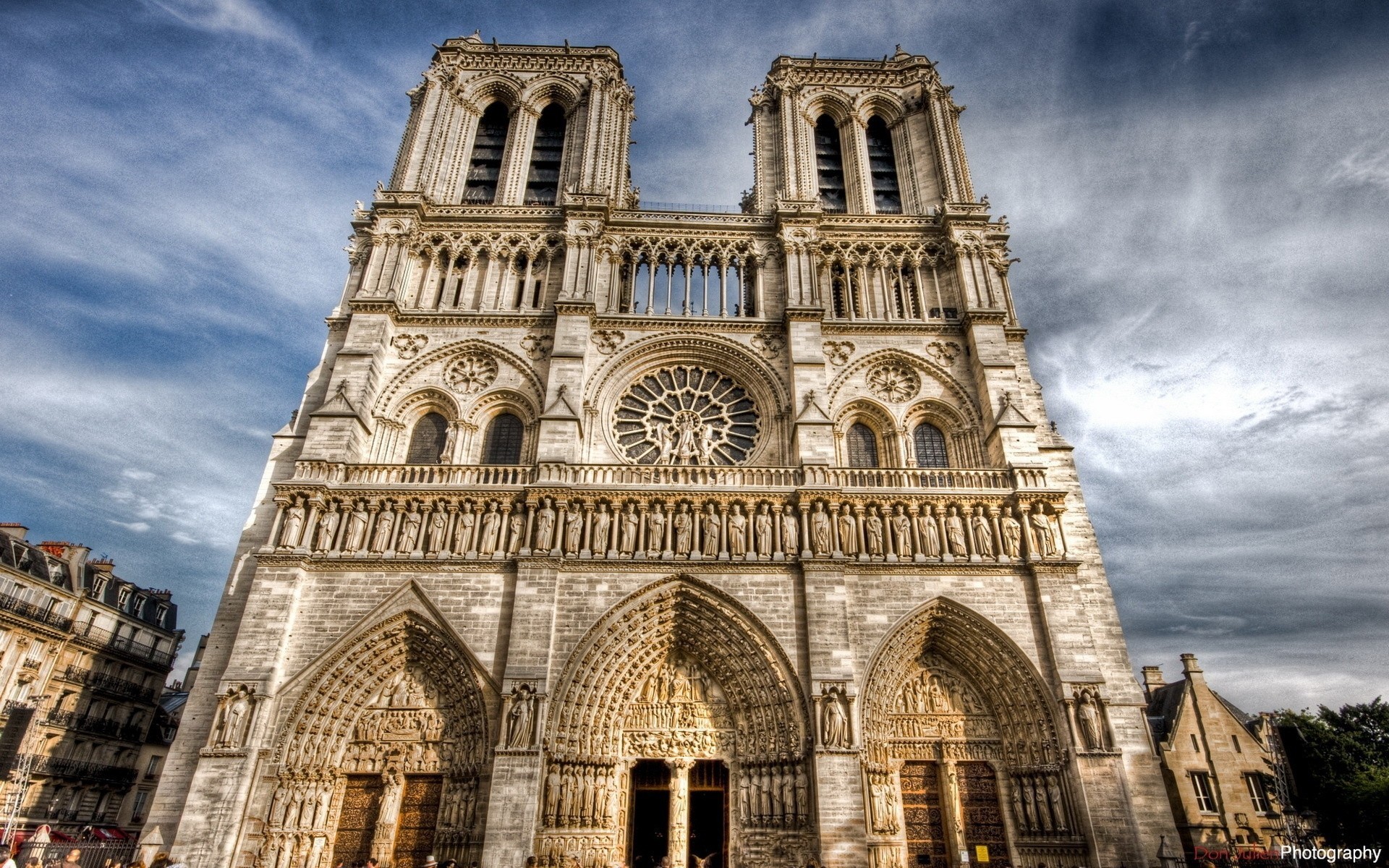 ciel nuages cathédrale notre-dame de paris