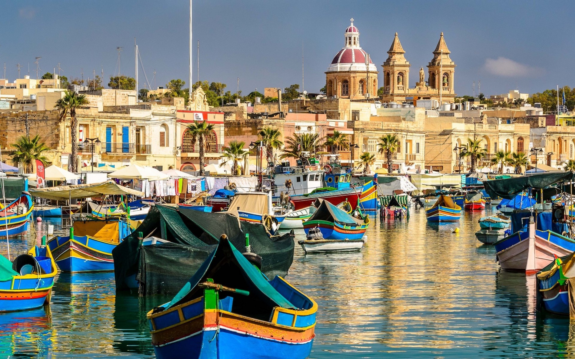 malta bahía edificio marsashlokk barcos