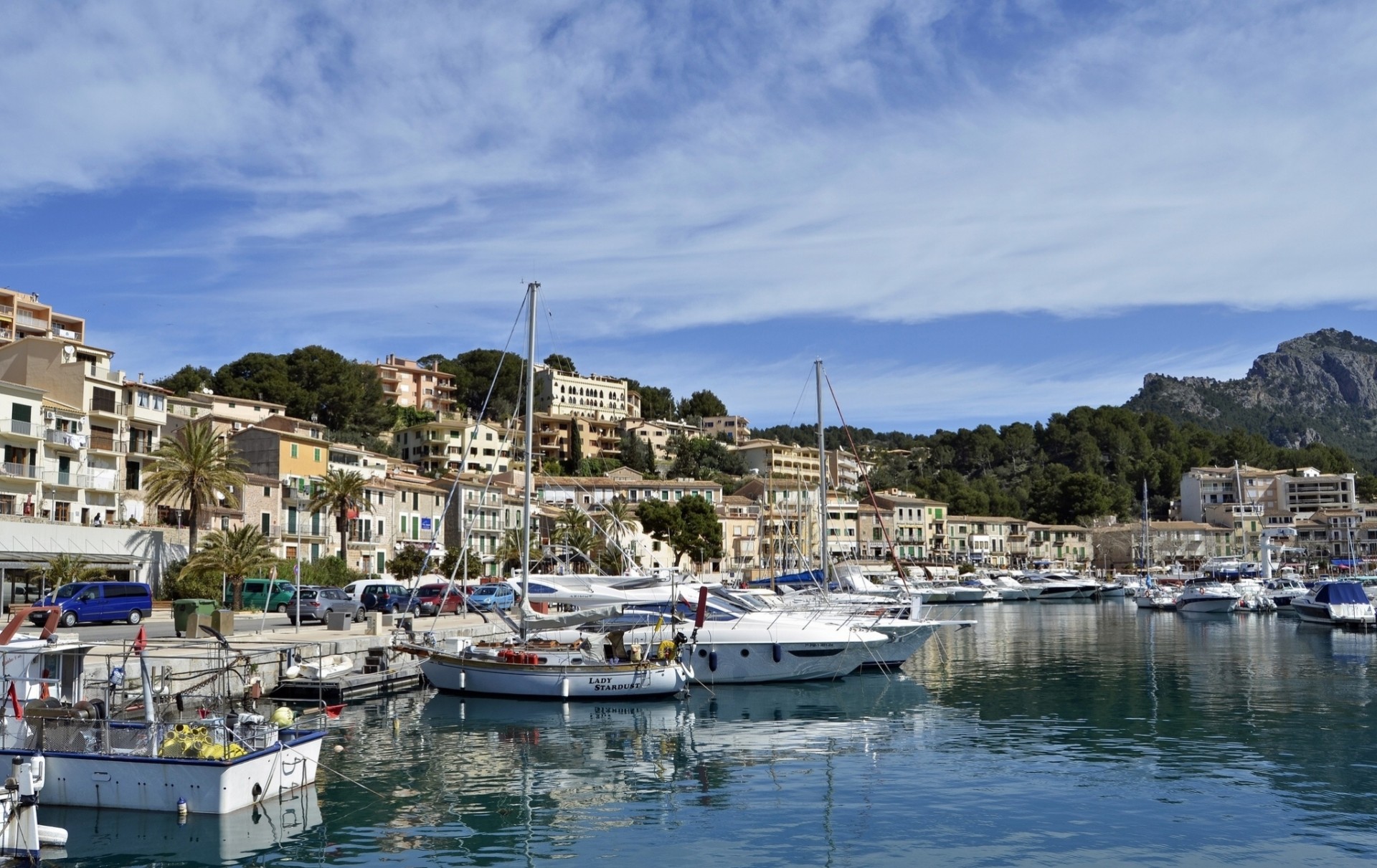 yacht barche maiorca baia isole baleari molo spagna port de sóller maiorca lungomare