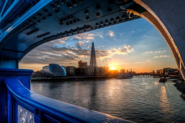 Coucher de soleil de Londres sur la Tamise