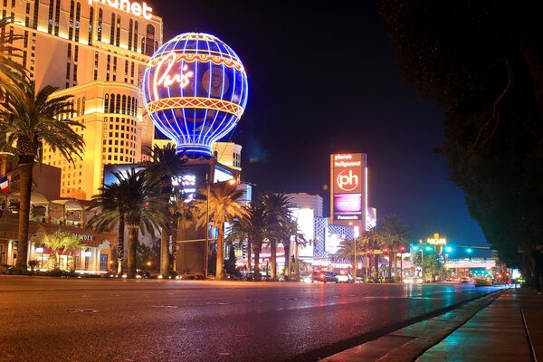 La ciudad de los fiesteros de las Vegas está llena de luces