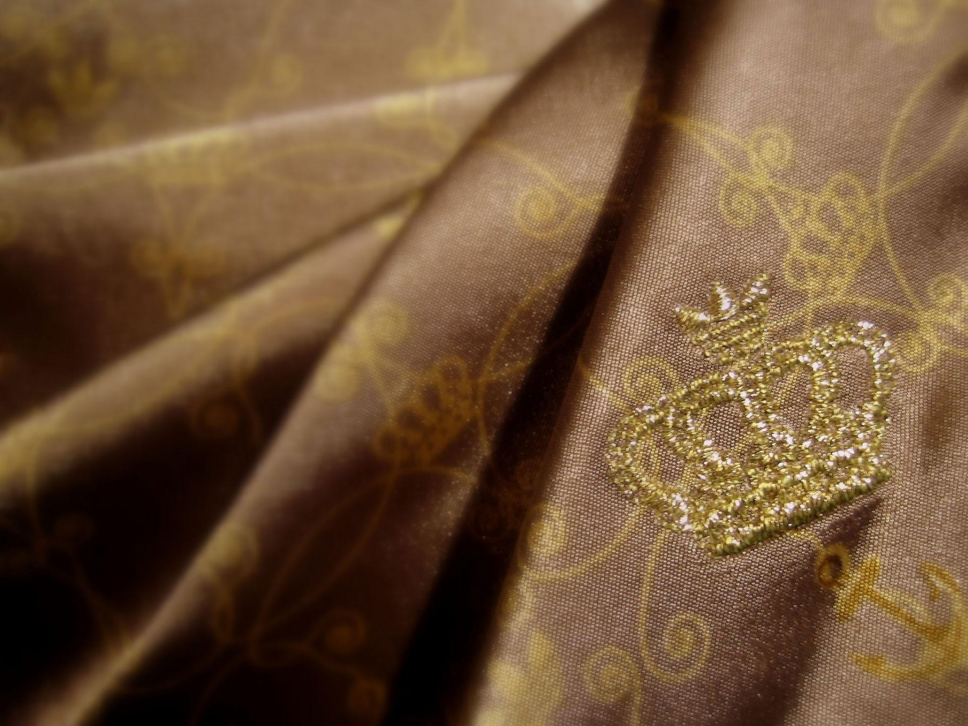 crown gold cloth