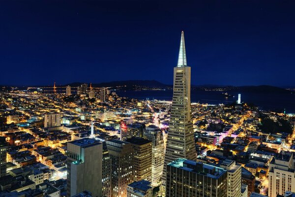 Lumières de la ville nocturne de San Francisco