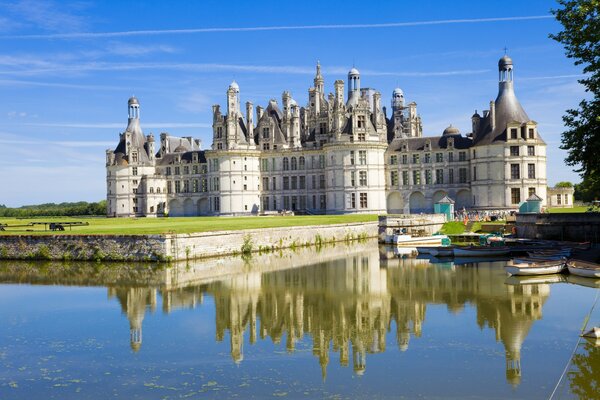 Bieszczadzki piękny zamek Chateau Chambord