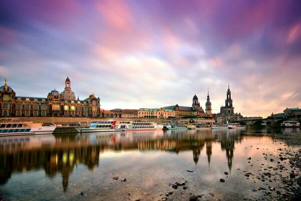 Bella foto di un fiume a Dresda