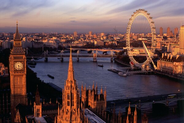 Panoramiczny obraz wieczornego Londynu