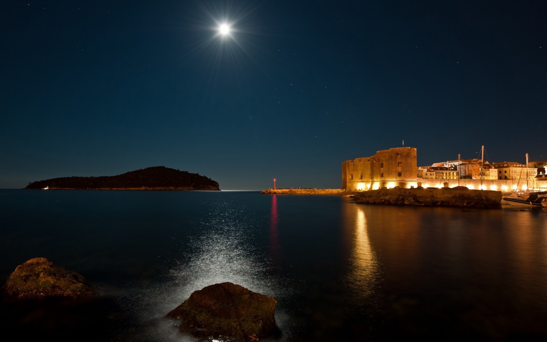 paisaje casa reflexión noche luna rocas luz de la luna faro