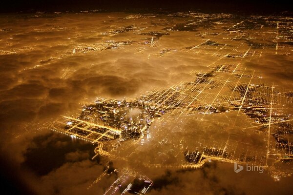 Draufsicht auf Chicago durch die Wolken