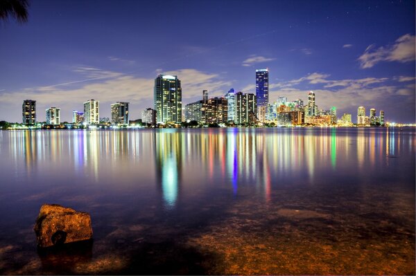 Vue océan nuit Miami USA