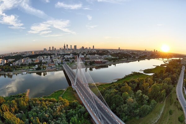 Zdjęcie panoramiczne mostu miejskiego