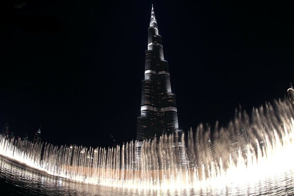 Fontana danzante situata a Dubai