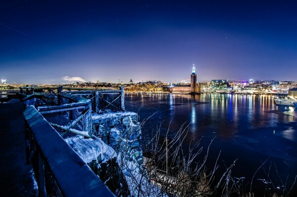 Nocny Sztokholm w światłach miasta