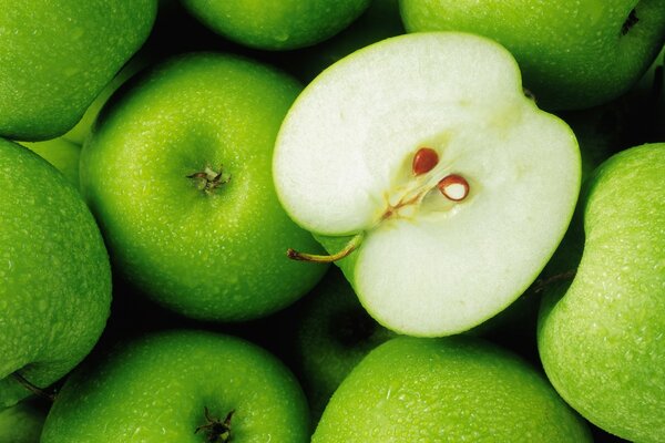 Manzanas comida verde en gotas