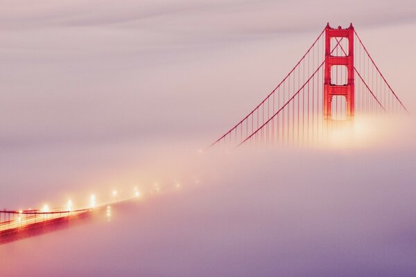 Puente de San Francisco en la niebla