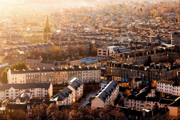 Edimburgo al sole al tramonto