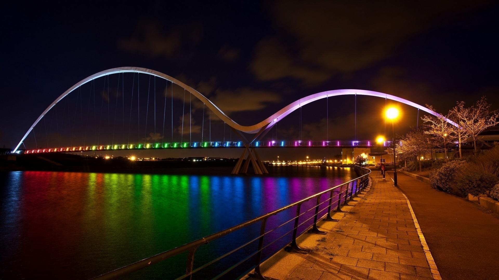 lumière nuit pont rivière escalier ville