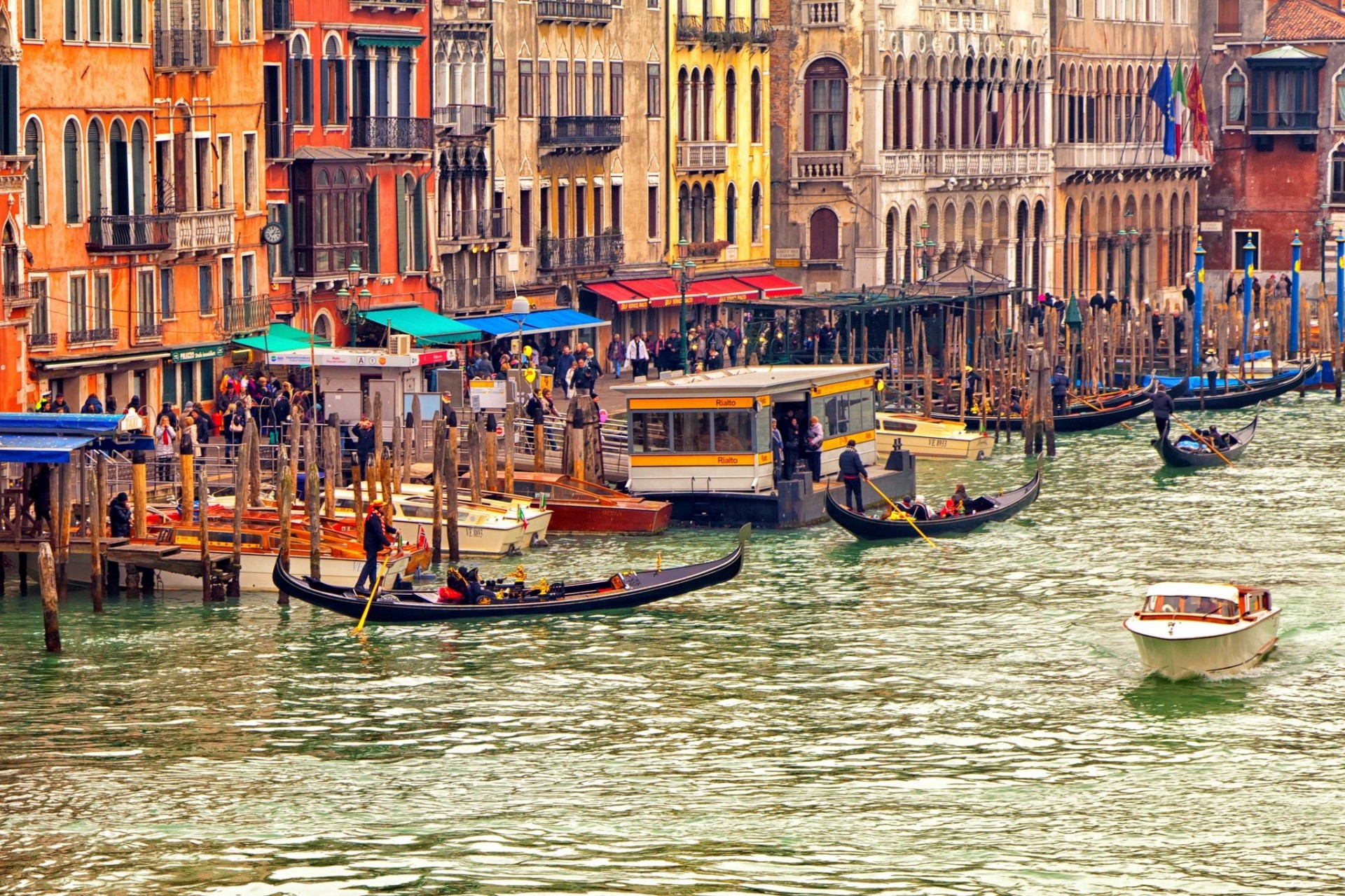 venise gandoles bateaux touristes