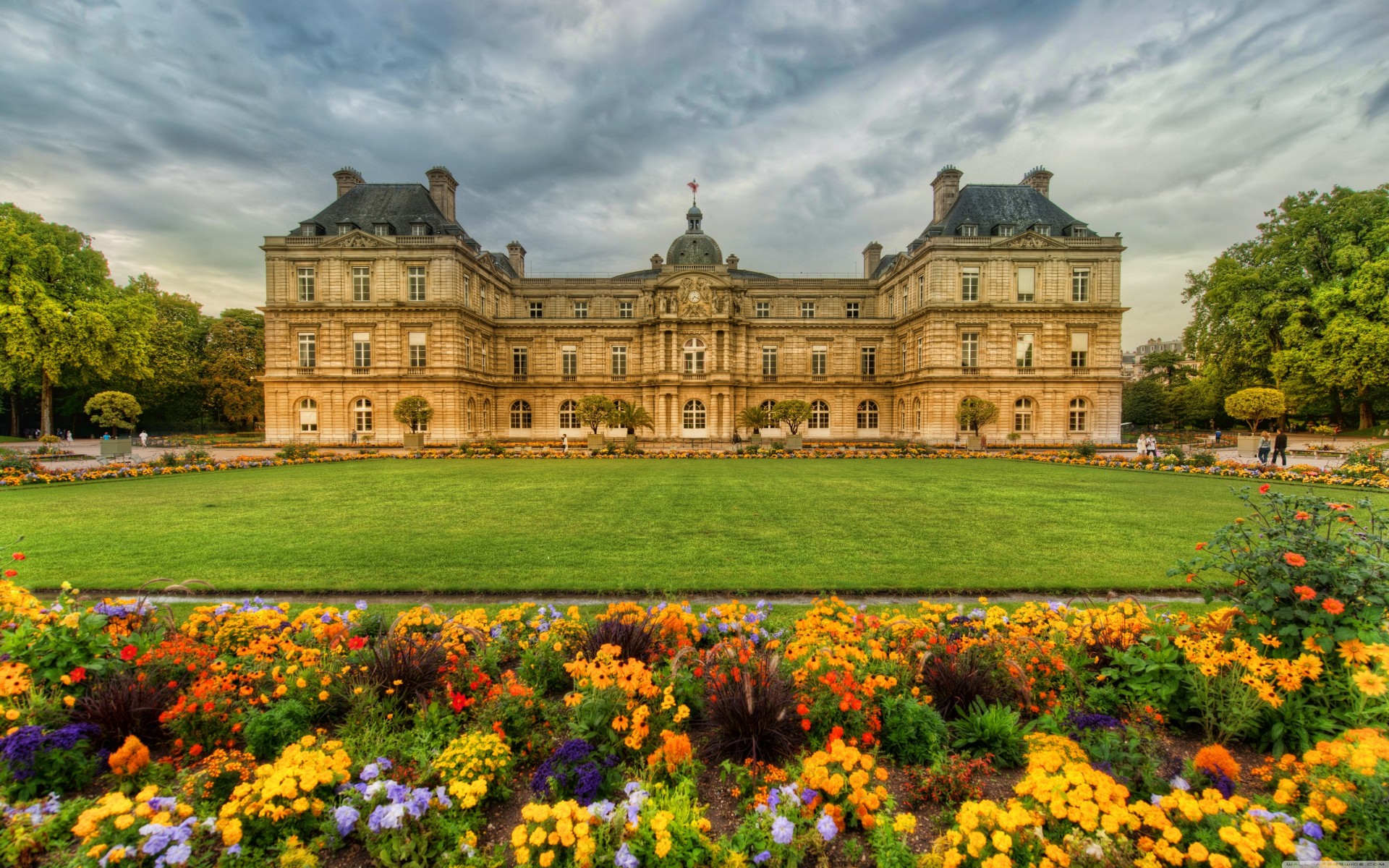 wolken palast qatar airways paris blumen garten