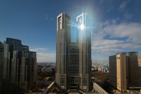 Das Gebäude der Wolkenkratzer im Zentrum Japans