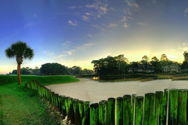 Green fencing of the river from buildings