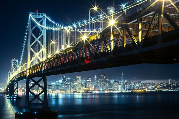 Pont de San Francisco dans la nuit
