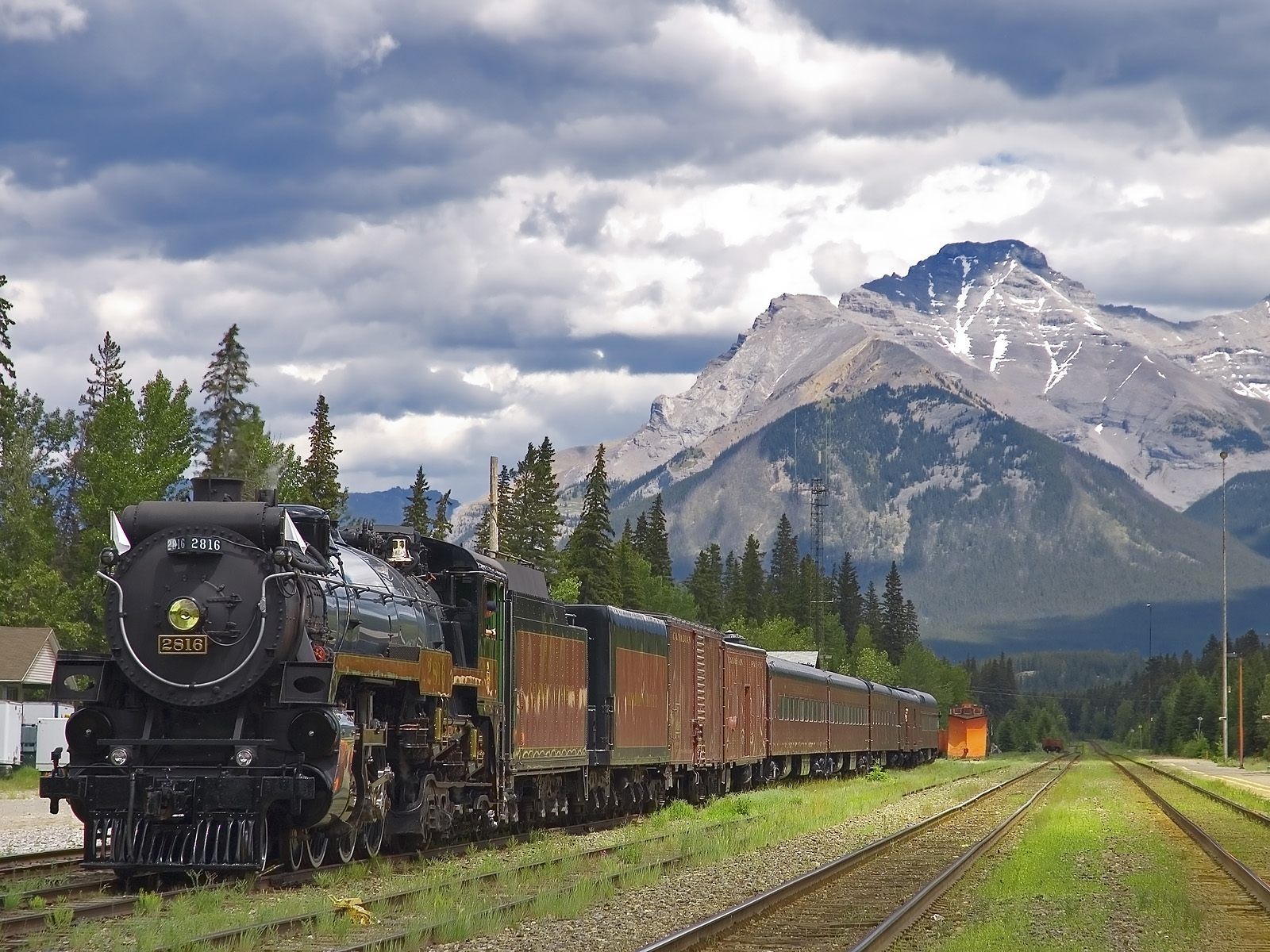 locomotora estación montaña