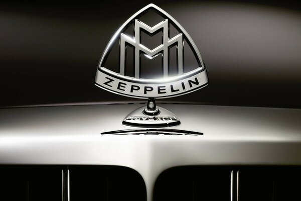 Emblème Maybach zeppelin en gris