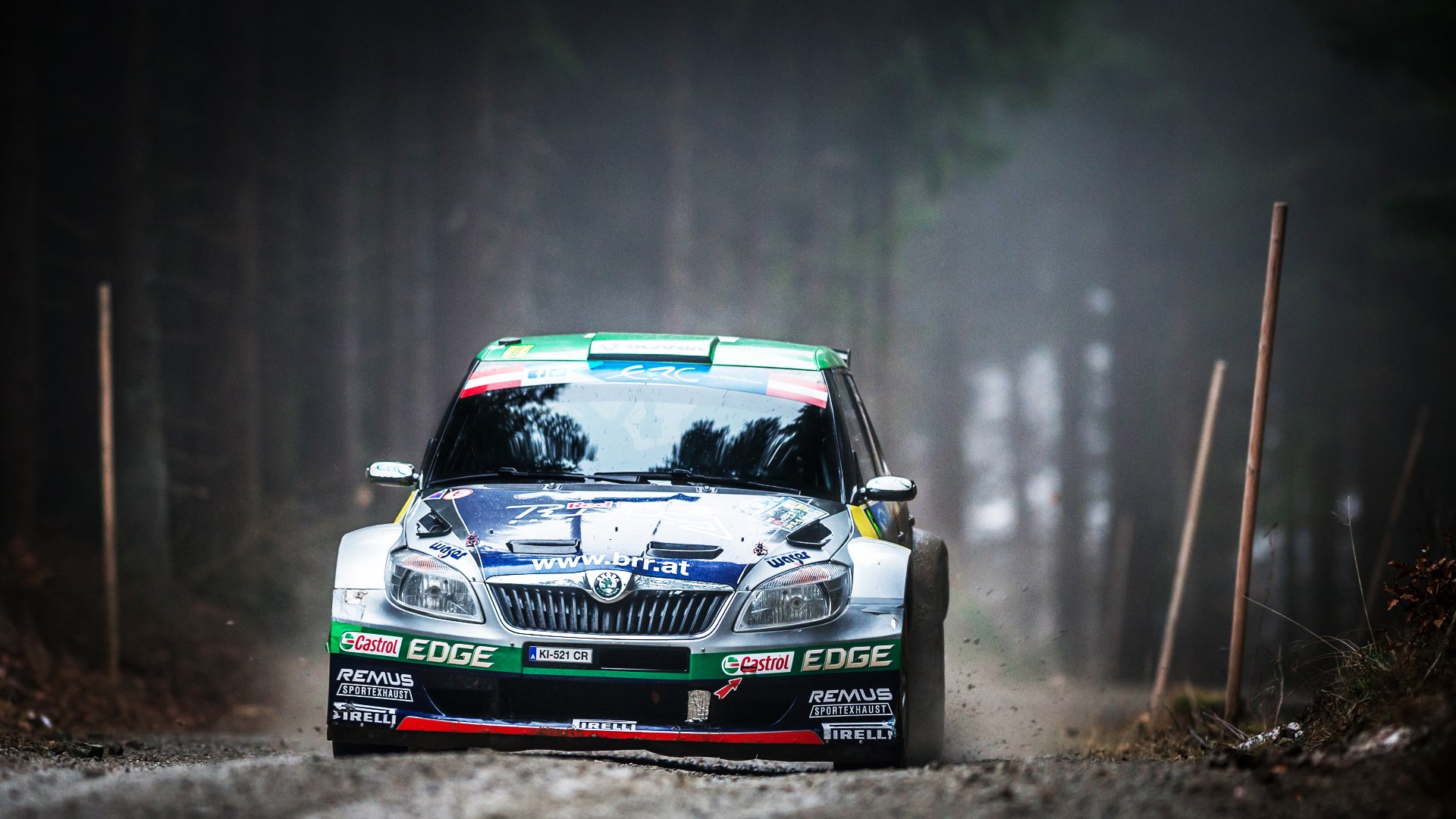 koda fabia wrc rally rally frente bosque faros carrera auto coche