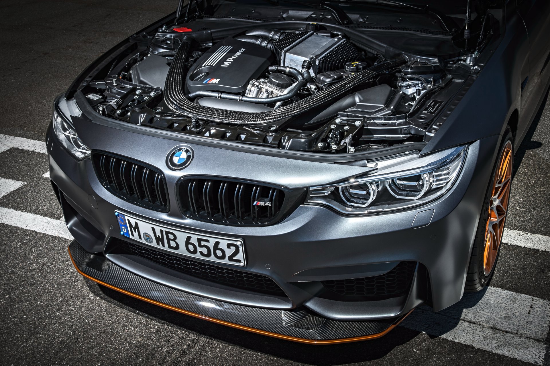 bmw m4 gts sous le capot pare-chocs