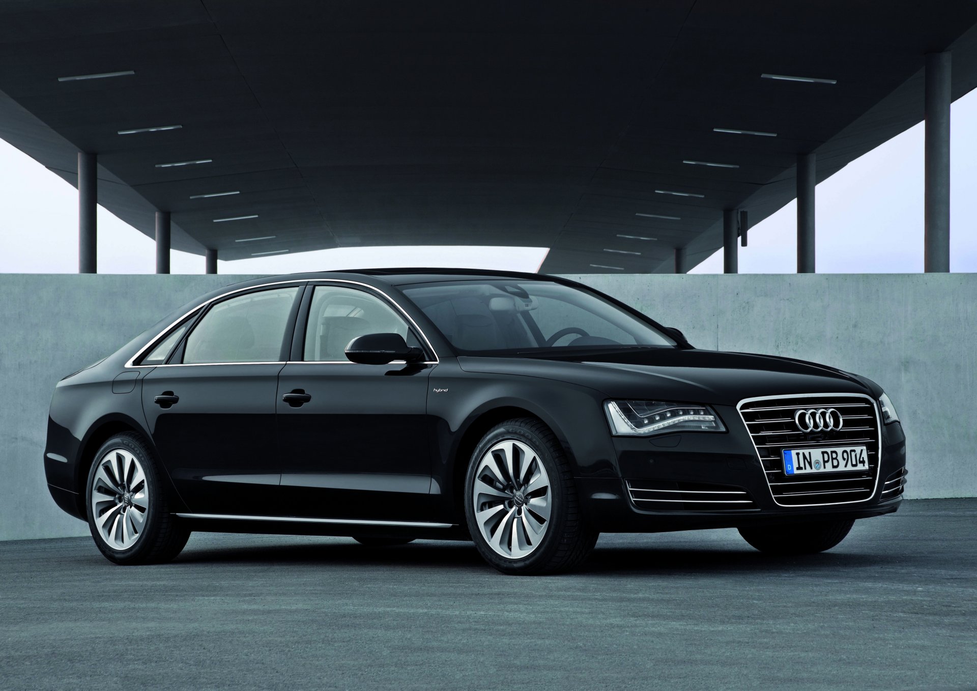 audi a8l schwarz front limousine