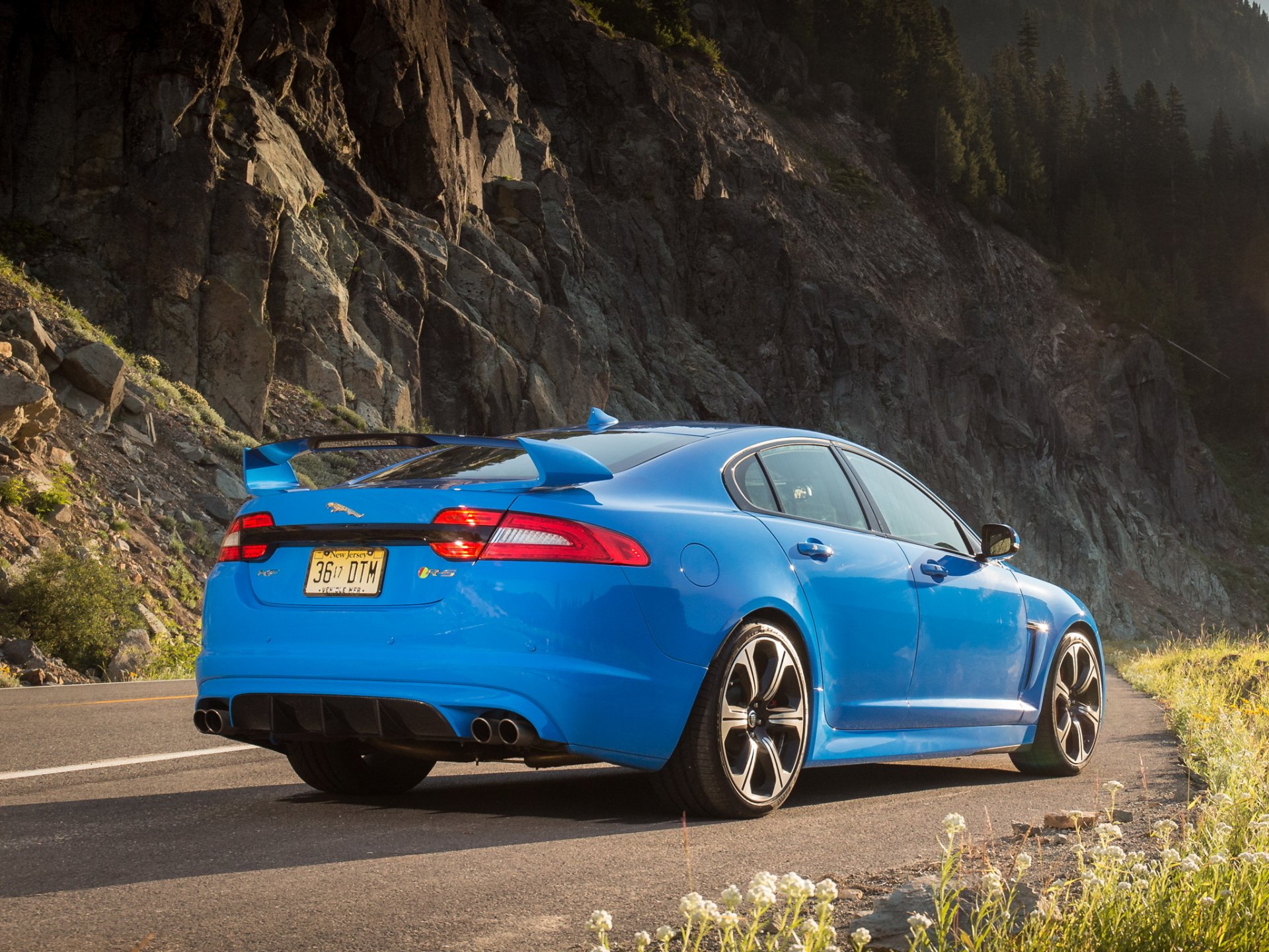 jaguar xfr-s azul carretera culo