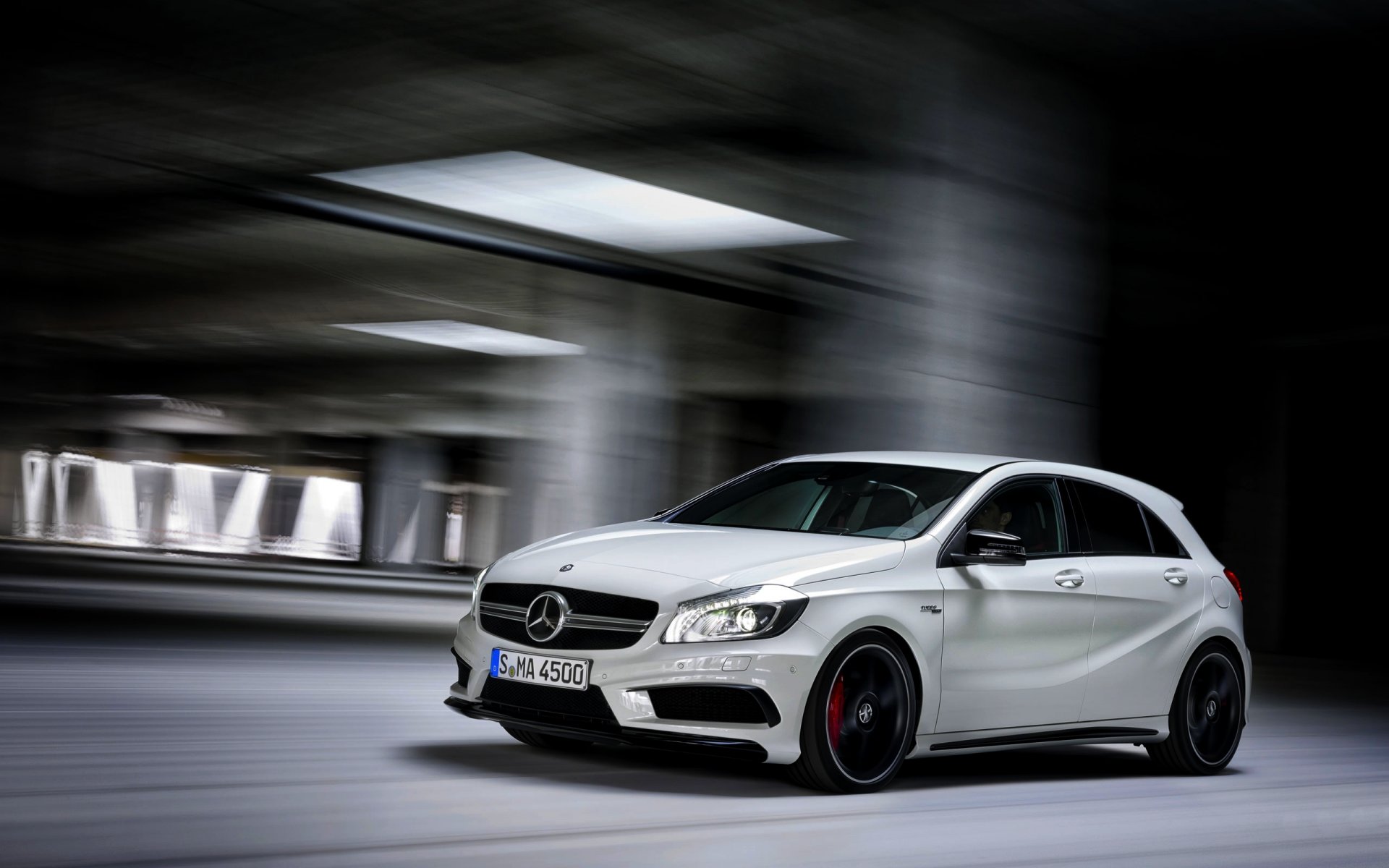 mercedes-benz a45 amg mercedes auto blanc en mouvement voiture mercedes