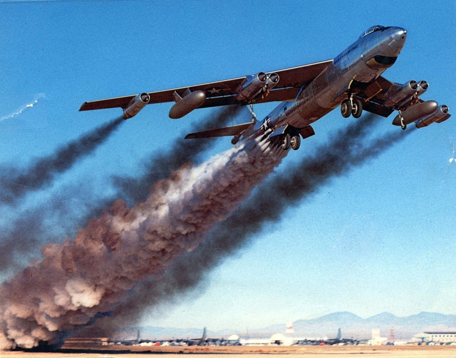 b-47b boeing flugzeug rauchschwanz geschwindigkeit höhe rauch fußabdrücke militärische ausrüstung militärische luftfahrt flugzeug transport luftverkehr