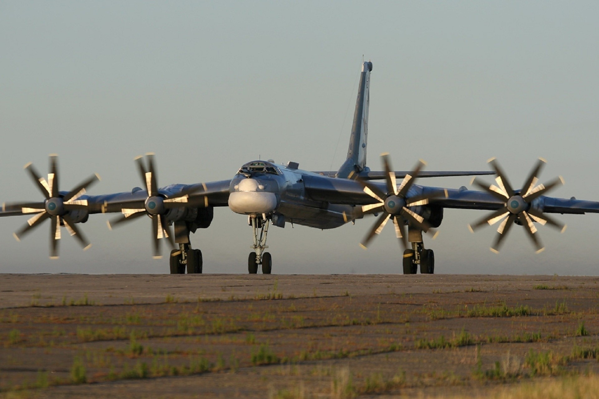 tu-95 szary samolot tupolew