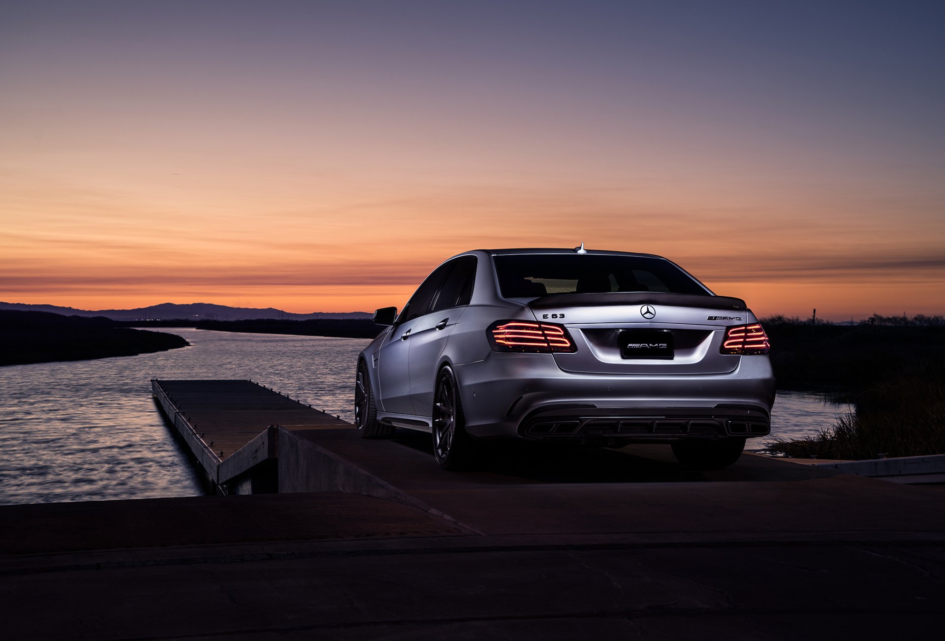 mercedes-benz e63 amg s modalità di carbonio sonico motorsport tramonto grigio opaco auto posteriore