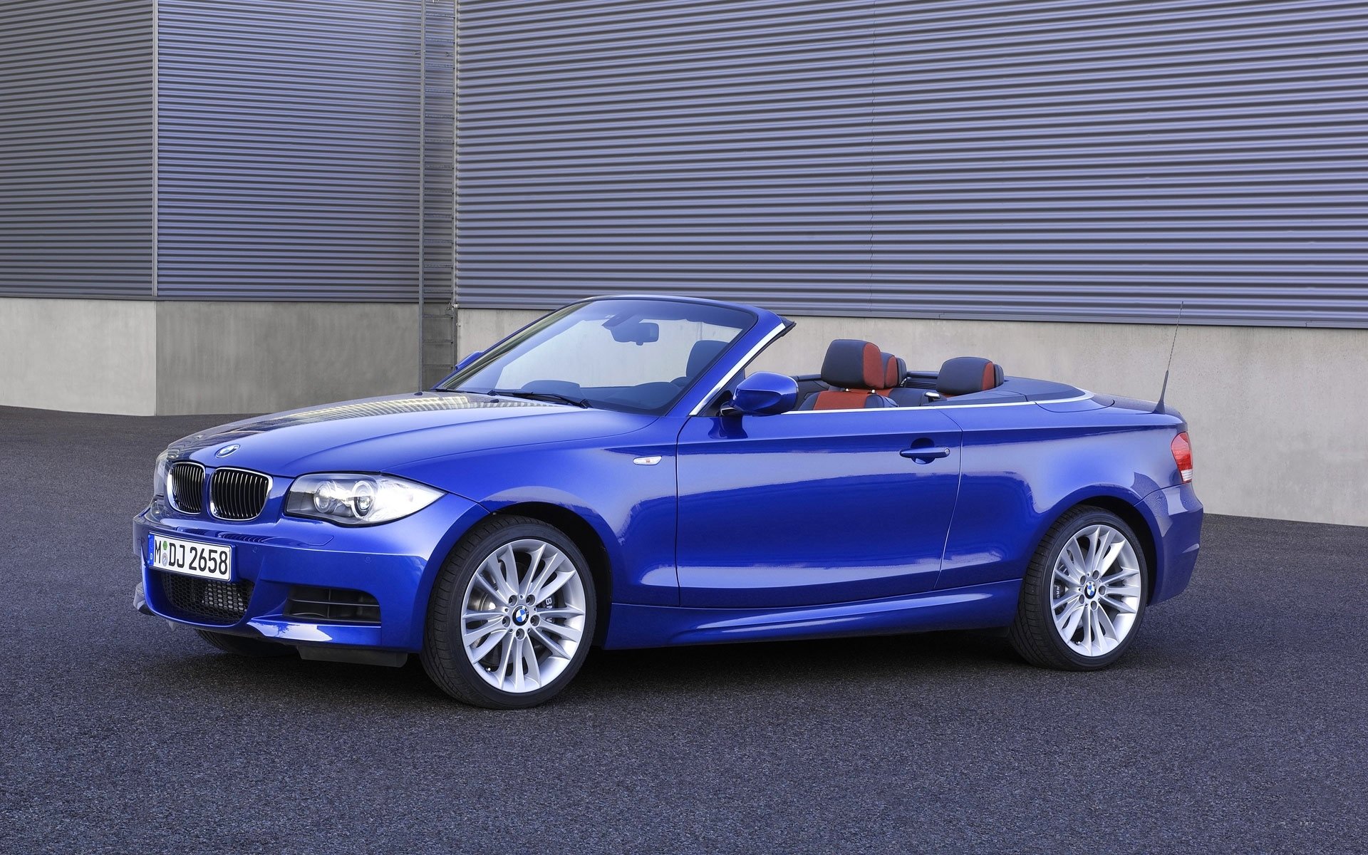 bmw 135i azul boomer auto convertible asfalto