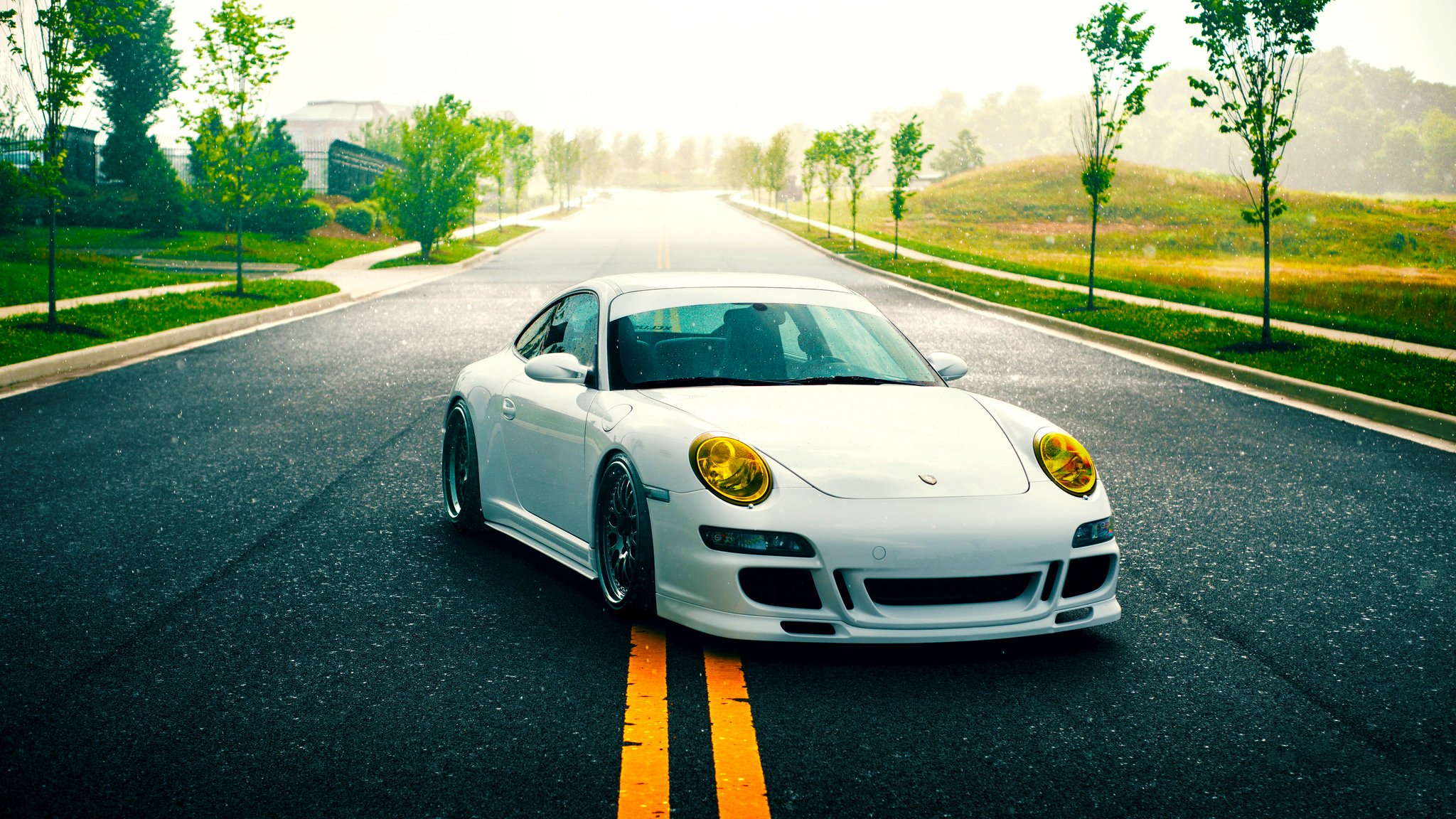 porsche 911 gt3 blanc supercar route vert nature stancenation