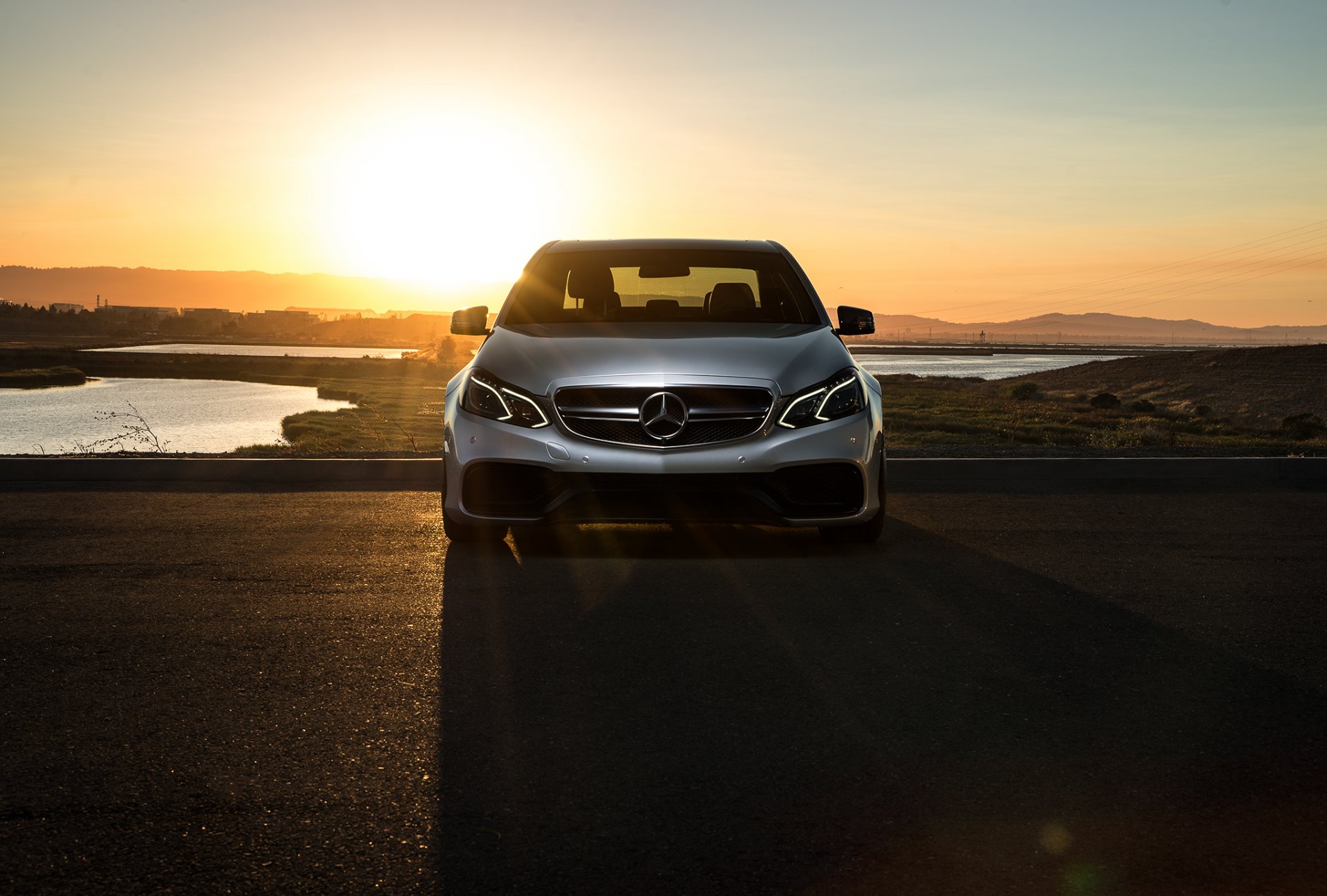 mercedes-benz e63 amg s modo carbono sonido deportes de motor puesta de sol mate gris coche frente