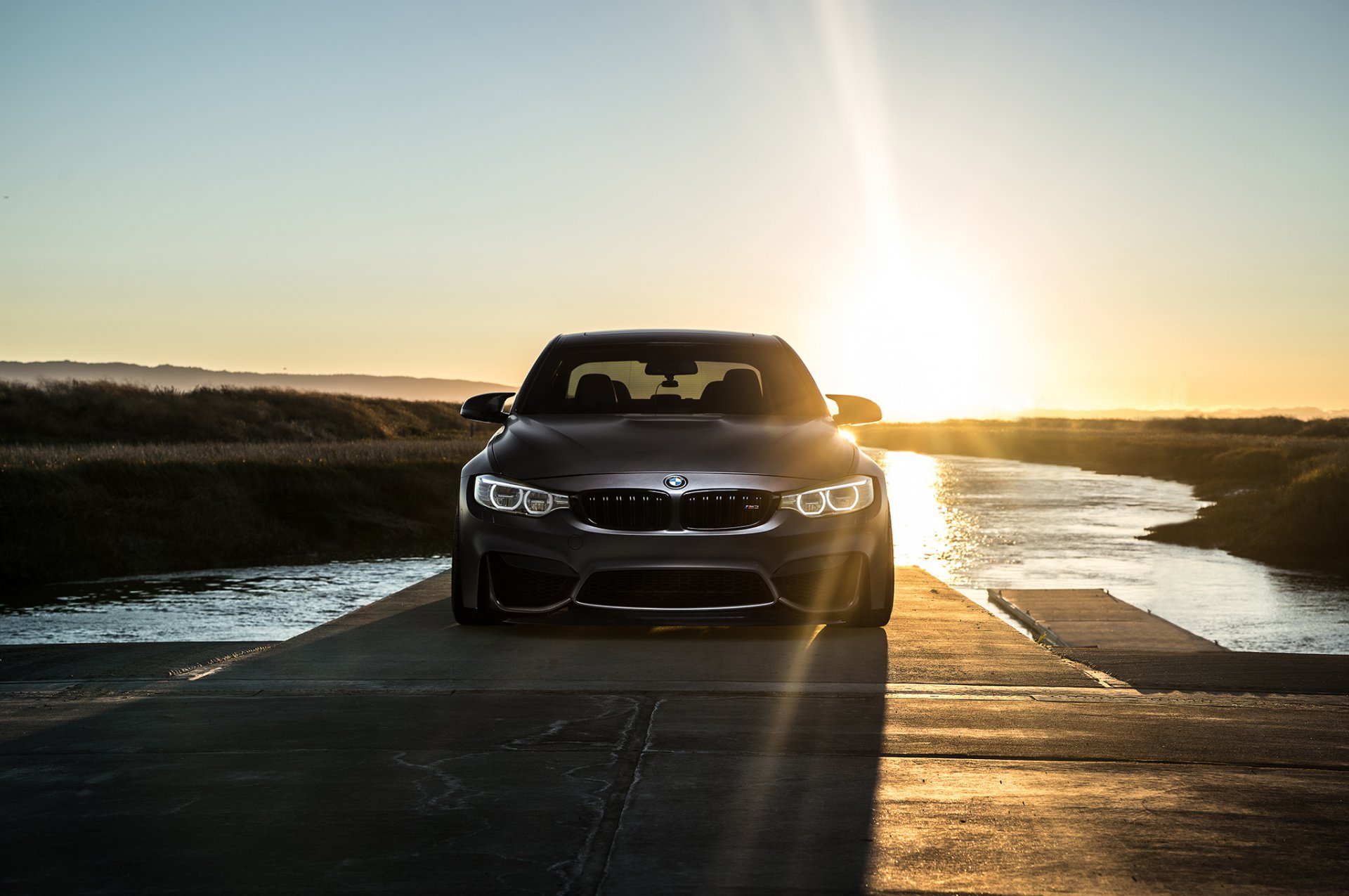 bmw m3 f80 mode carbone avant mat noir soleil ciel eau