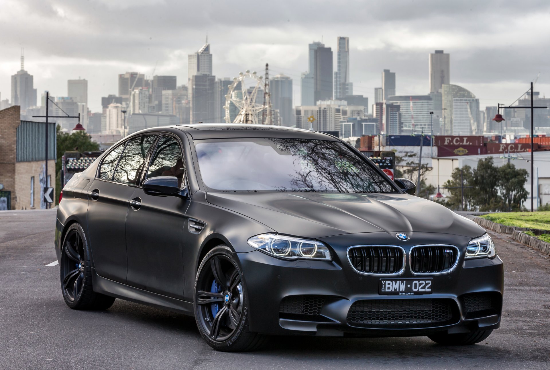 2015 г. bmw m5 sedn f10 бмв черный