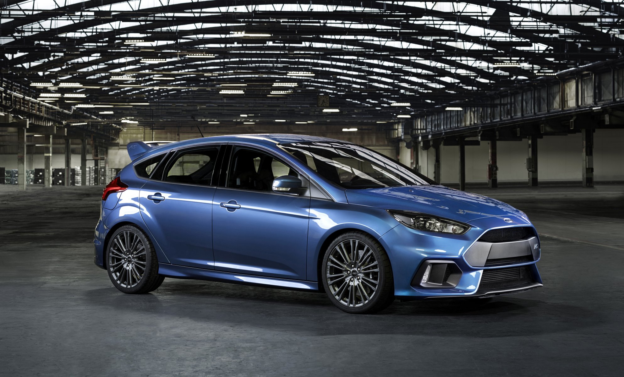 ford 2015 focus rs bleu métallique côté voiture photo