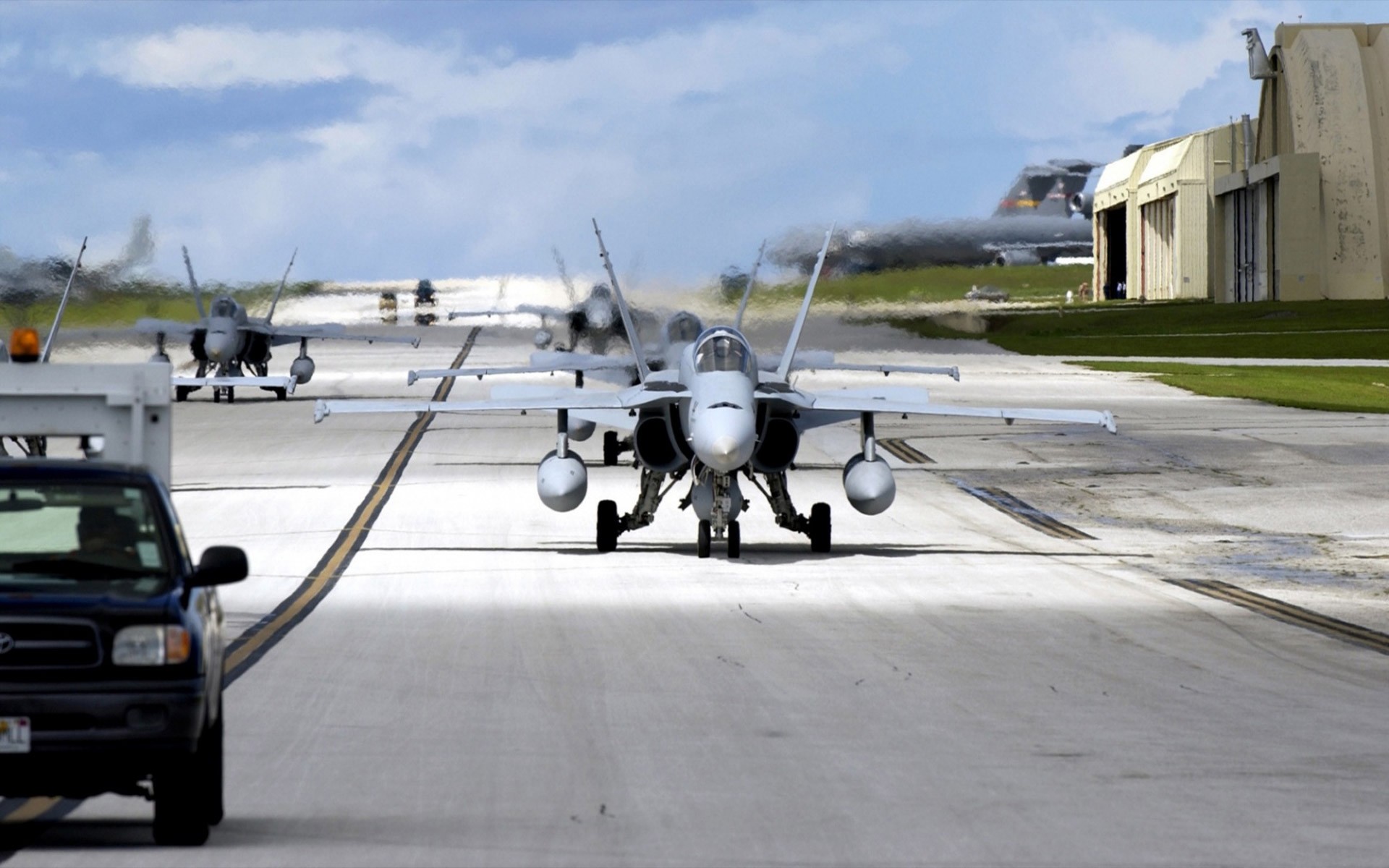 f 18 hangar pista de aterrizaje