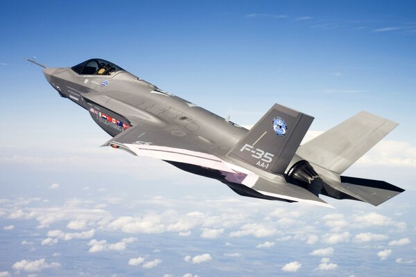 Vol d un chasseur f - 35 dans les nuages