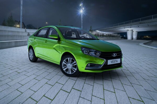 Lada Vesta en verde clásico