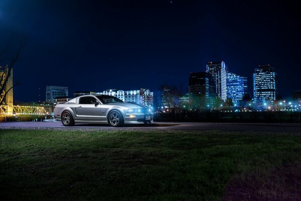 Une Ford Mustang américaine au centre de l événement