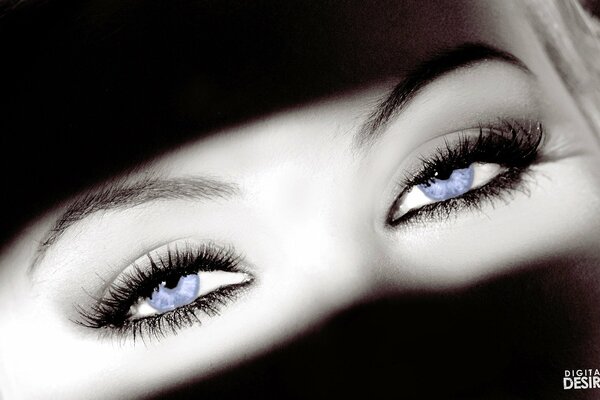 Un sogno dagli occhi azzurri che guarda nel profondo